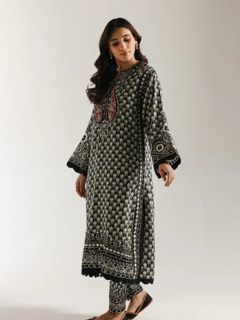 EMBROIDERED SUIT