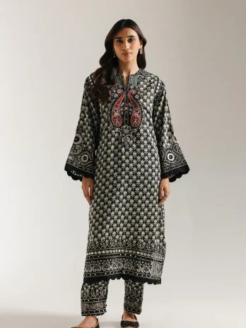 EMBROIDERED SUIT